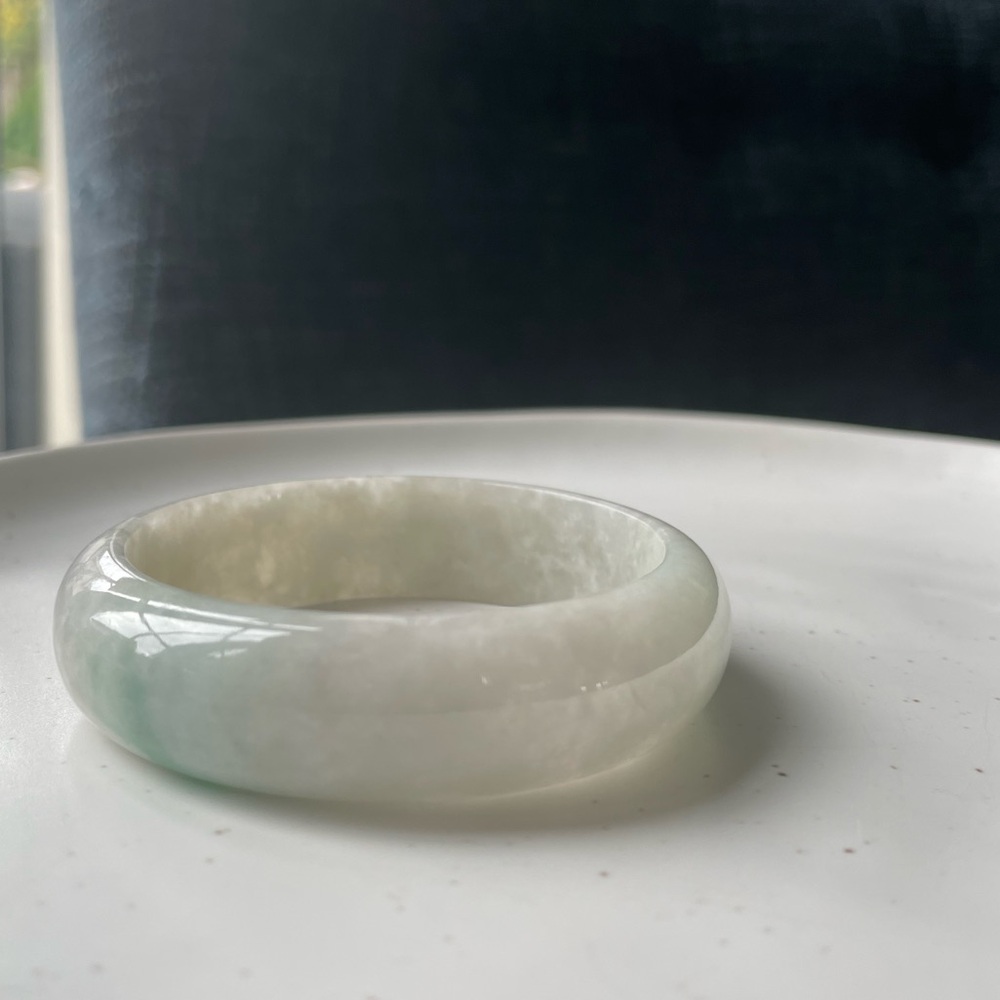 JADE l Authentic Burmese Jade Bangle snow white jade specs of apple green 52mm - Picture 8 of 15